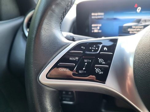 Used 2025 Mercedes-Benz GLB 250 image 21