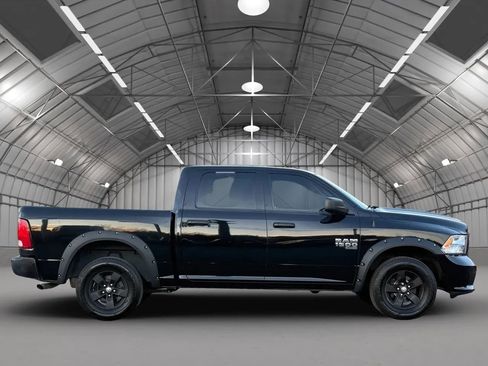 Used 2022 RAM 1500 Classic SLT image 8