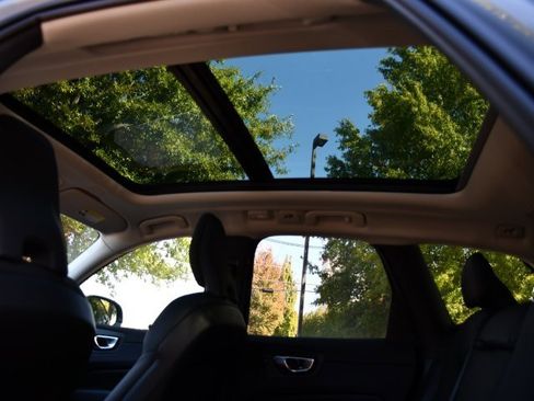 New 2025 Volvo XC60 B5 Plus w/ Protection Package Premier image 27