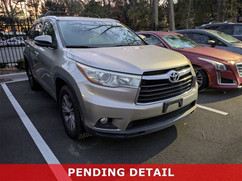 Used 2015 Toyota Highlander XLE image 1