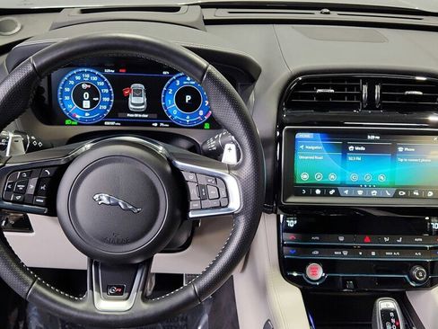 Used 2020 Jaguar F-PACE SVR image 16