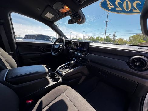 Used 2024 Chevrolet Colorado Trail Boss w/ LPO, Skid Plate Package AWD/4WD image 28