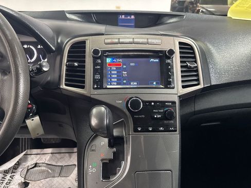 Used 2014 Toyota Venza LE image 16