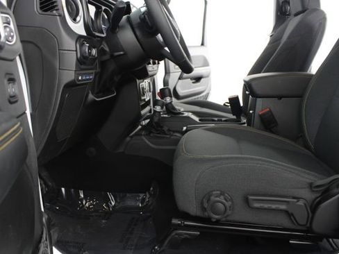 Used 2025 Jeep Wrangler Unlimited Sahara AWD/4WD image 15