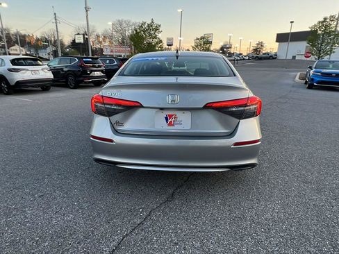 Used 2023 Honda Civic EX image 5