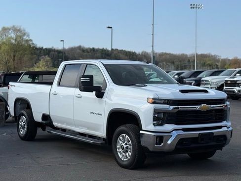 Used 2025 Chevrolet Silverado 2500 LT w/ Convenience Package image 32