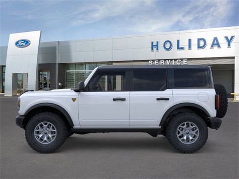 New 2025 Ford Bronco Badlands image 3