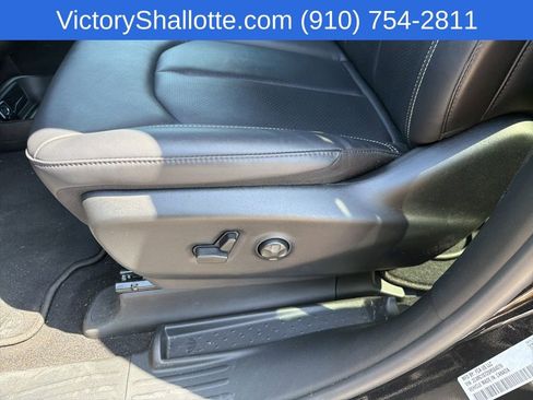 Used 2025 Chrysler Pacifica Select image 14