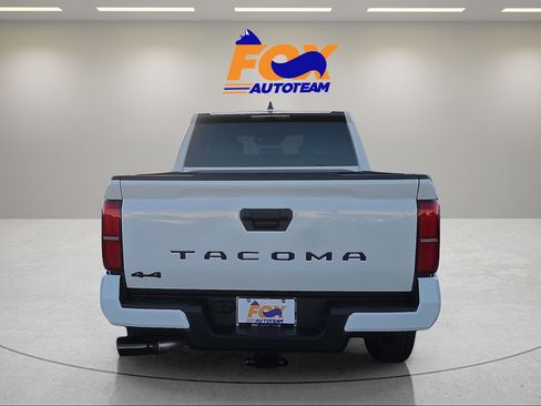 Certified 2026 Toyota Tacoma SR5 AWD/4WD image 4