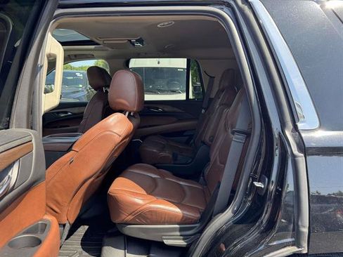 Used 2020 Cadillac Escalade Luxury AWD/4WD image 9