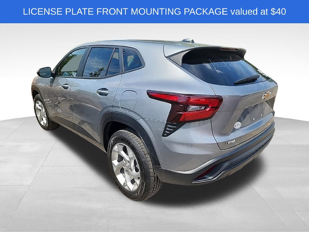 Used 2024 Chevrolet Trax LS w/ LS Convenience Package FWD image 3