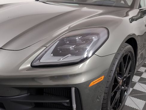 Used 2025 Porsche Panamera image 13