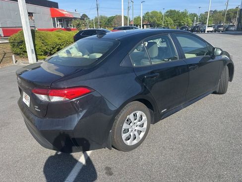 Used 2025 Toyota Corolla LE image 3