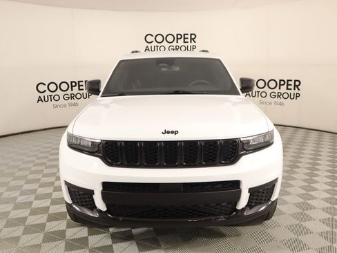 Used 2024 Jeep Grand Cherokee L Laredo RWD image 9