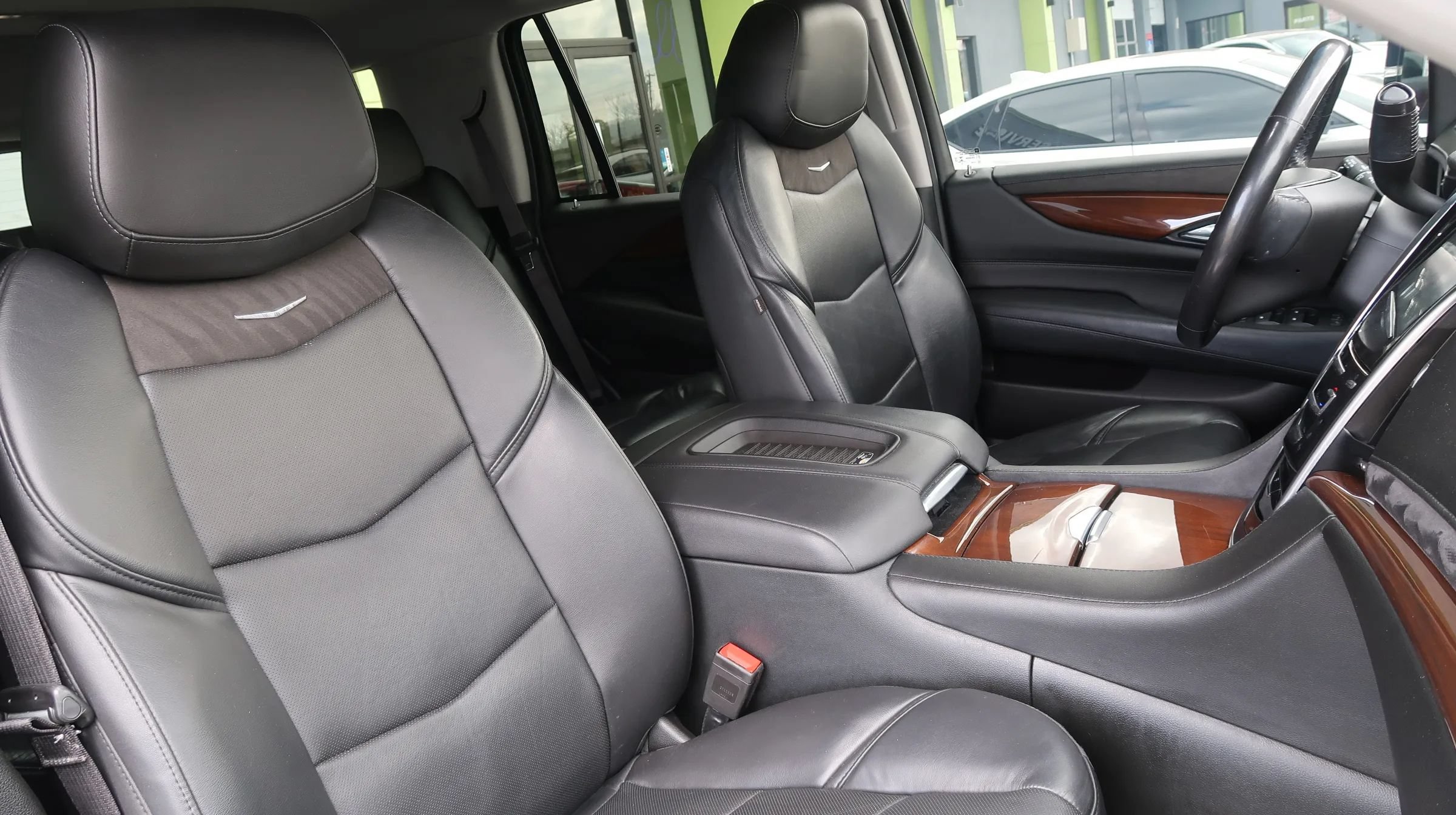 Used 2018 Cadillac Escalade Premium Luxury AWD/4WD image 29