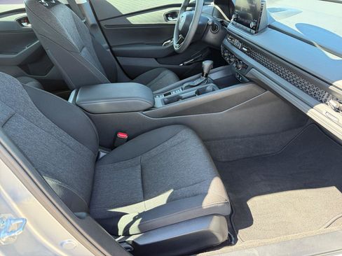 Used 2025 Honda Accord SE image 19