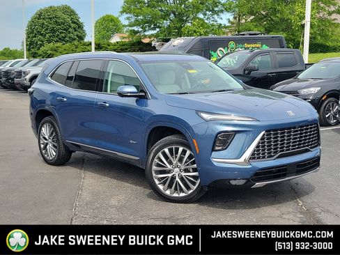 Used 2025 Buick Enclave Avenir FWD image 1