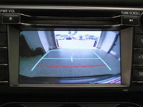 Used 2016 Toyota RAV4 LE AWD/4WD image 19