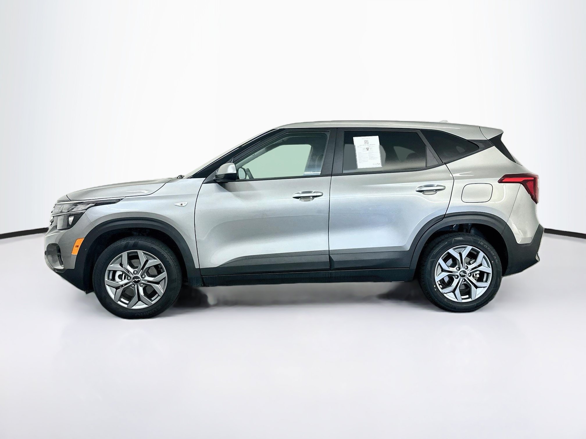 Used 2026 Kia Seltos LX AWD/4WD image 4