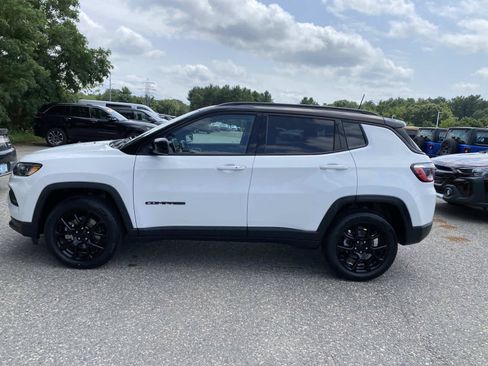 Certified 2022 Jeep Compass Latitude w/ Sun and Sound Group AWD/4WD image 7