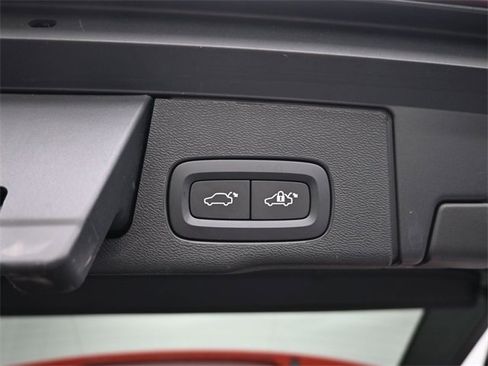 Used 2023 Volvo XC60 B5 Ultimate w/ Climate Package image 32