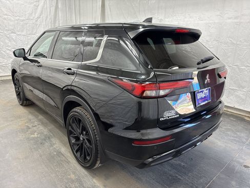 Used 2023 Mitsubishi Outlander SE Black Edition AWD/4WD image 4