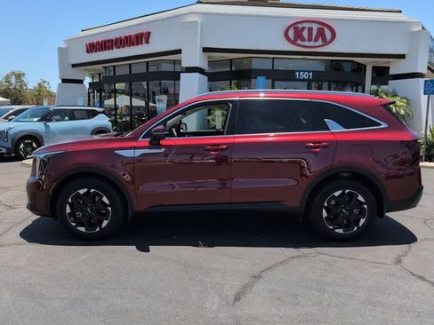 Certified 2025 Kia Sorento S w/ Panoramic Sunroof Package FWD image 2