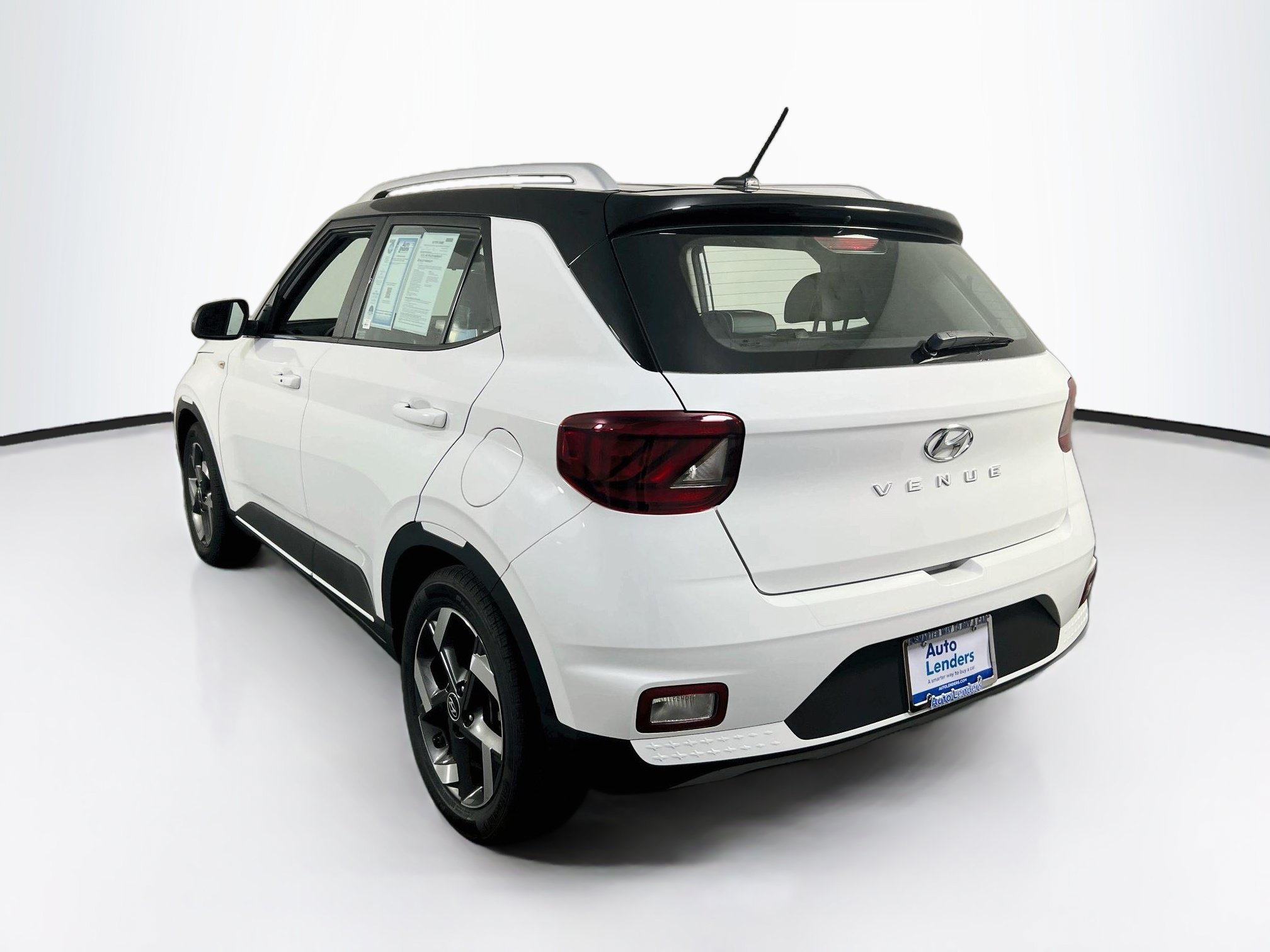 Used 2023 Hyundai Venue Limited FWD image 7