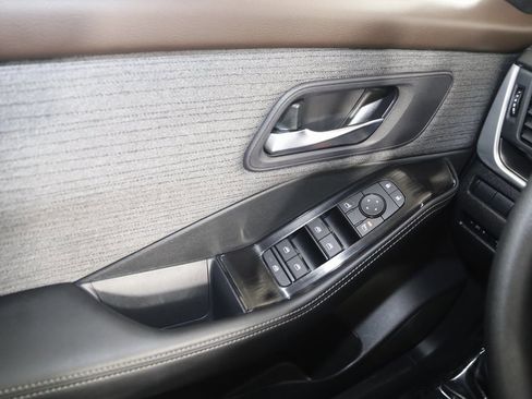 Used 2023 Nissan Rogue SV image 27