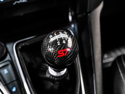 Used 2018 Ford Focus ST w/ Equipment Group 402A image 29