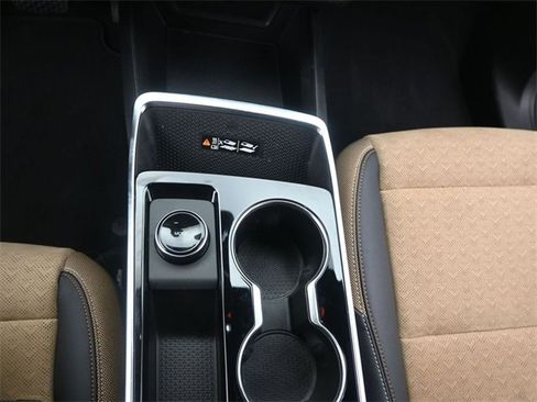 Used 2025 Chevrolet Equinox ACTIV w/ Safety and Technology Package image 8