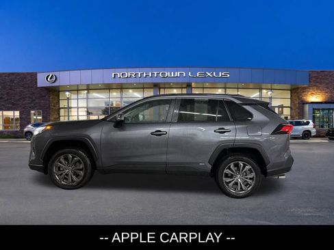 Used 2022 Toyota RAV4 XLE Premium AWD/4WD image 2