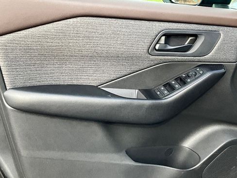 Used 2023 Nissan Rogue S image 23