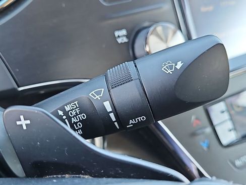 Used 2018 Toyota Avalon Limited image 22