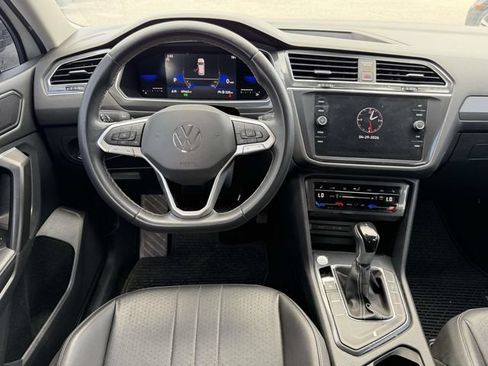Used 2023 Volkswagen Tiguan SE FWD image 22