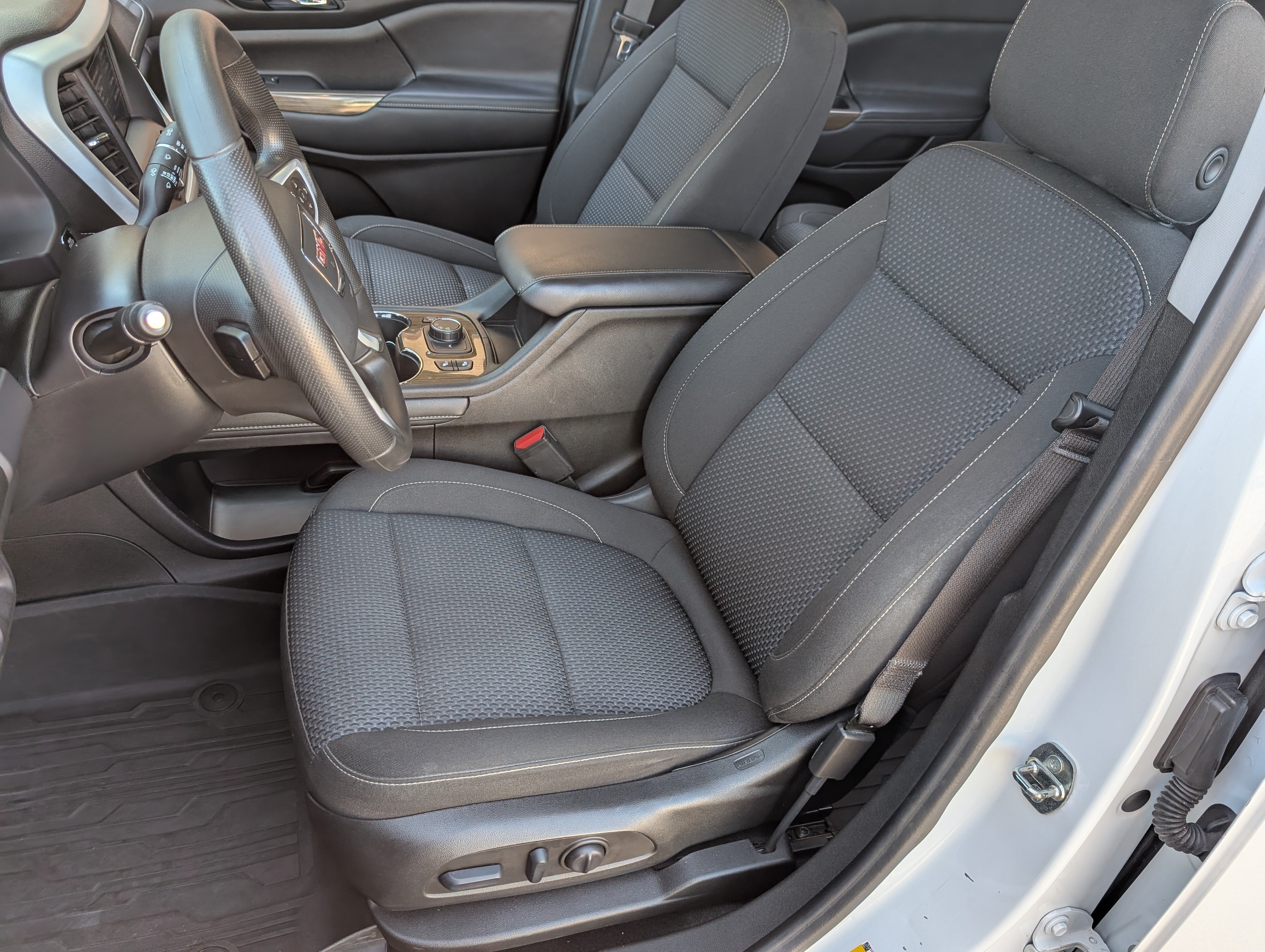 Used 2022 GMC Acadia SLE w/ Driver Convenience Package FWD image 16