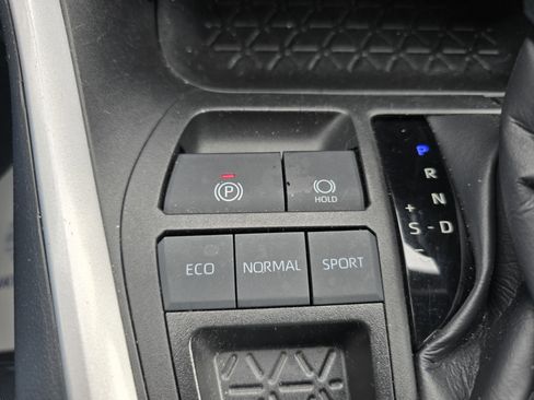 Used 2023 Toyota RAV4 LE FWD image 25