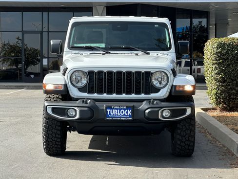 New 2025 Jeep Gladiator Sport image 9