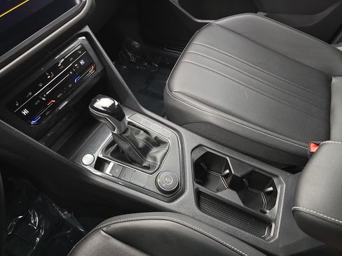 Used 2024 Volkswagen Tiguan SE R-Line image 25