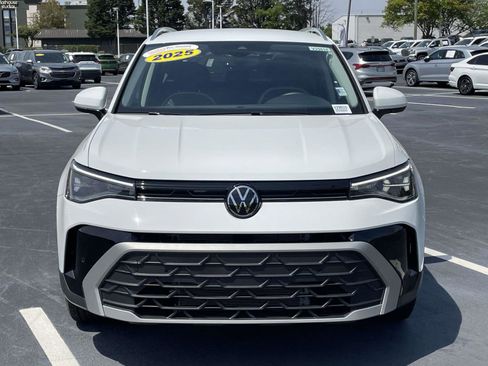 Used 2025 Volkswagen Taos SE w/ Black Wheel Package FWD image 2