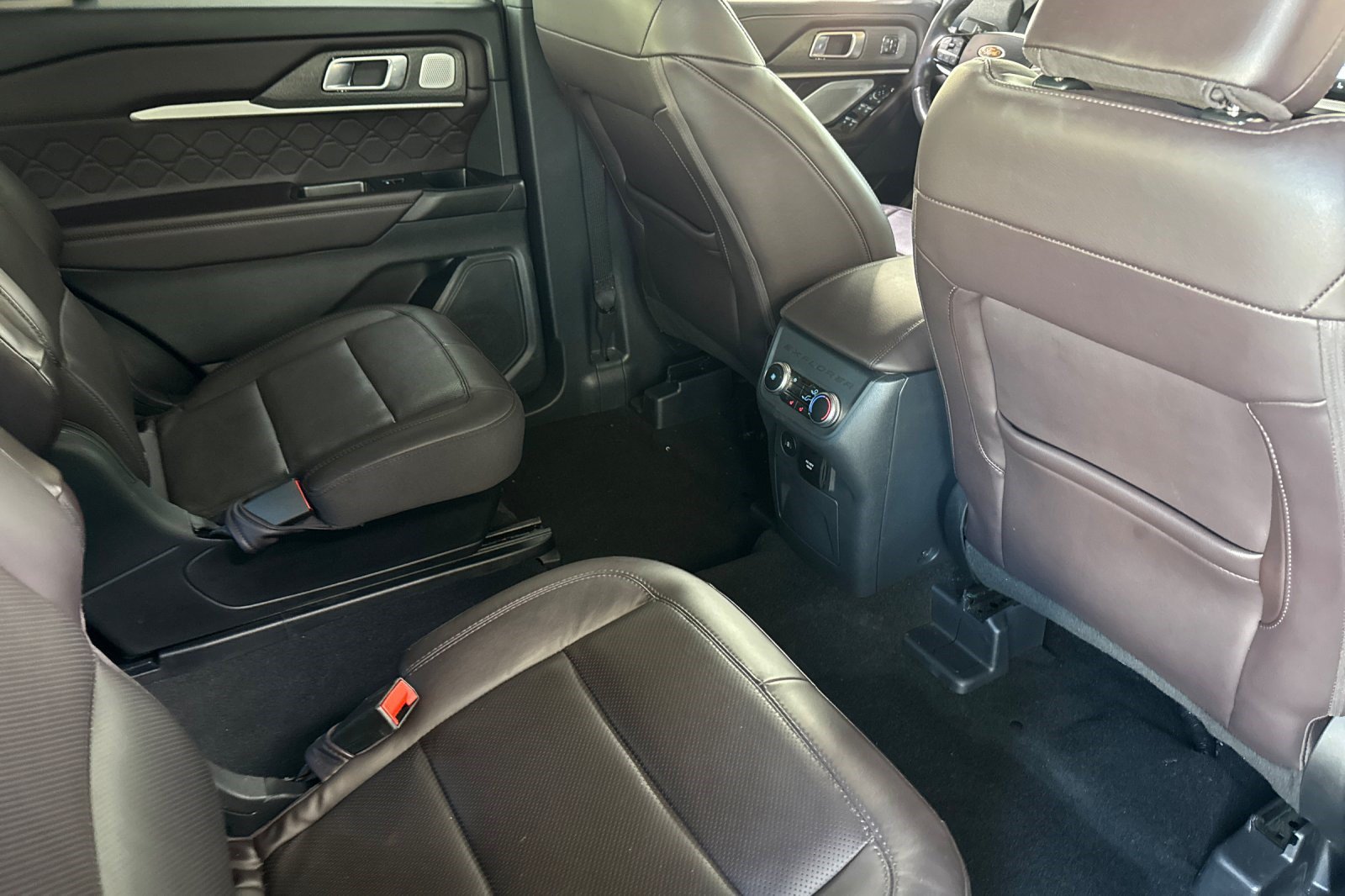 Used 2025 Ford Explorer Platinum w/ LUX Leather Package AWD/4WD image 33