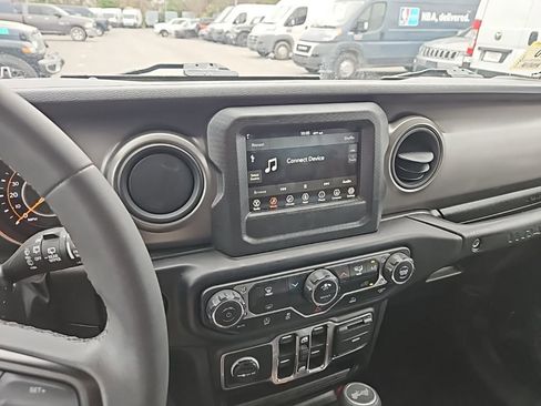 Used 2023 Jeep Wrangler Sport S image 19