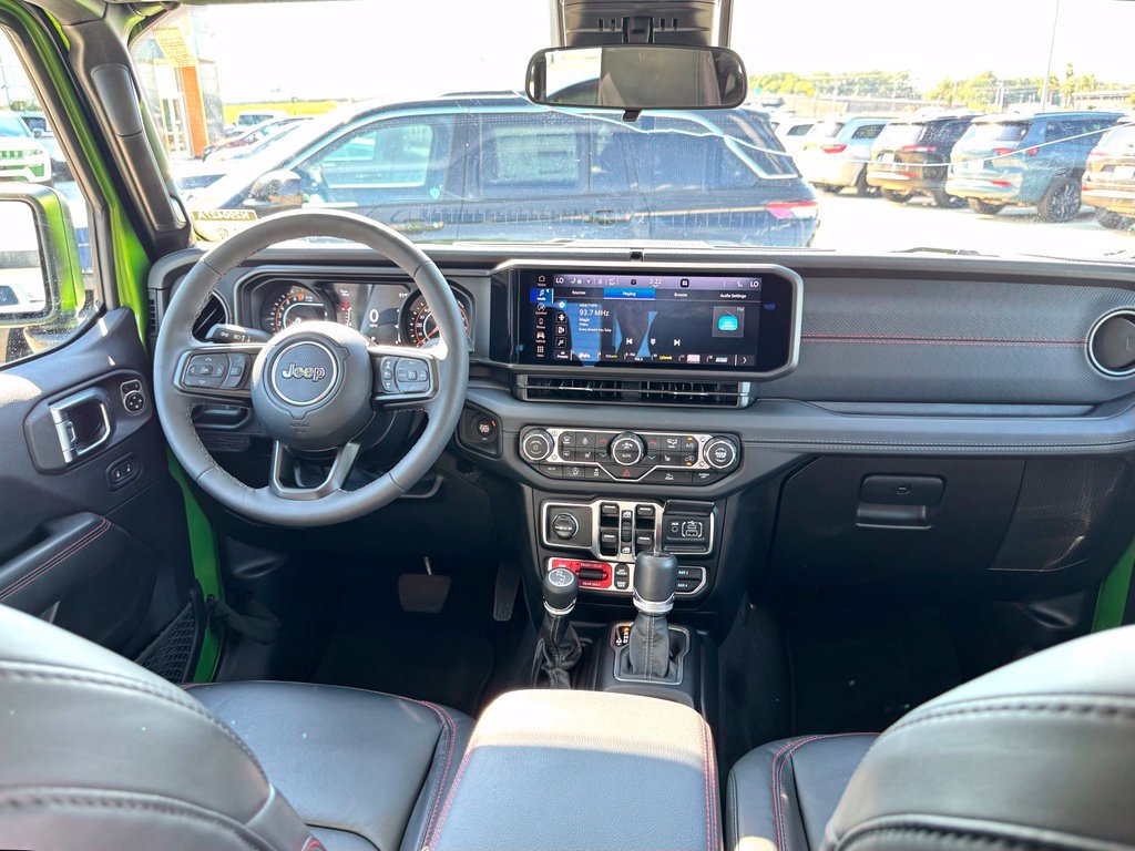 Used 2025 Jeep Gladiator Rubicon w/ Convenience Group AWD/4WD image 25