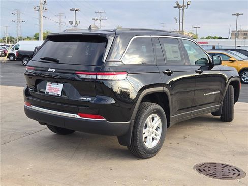 New 2025 Jeep Grand Cherokee Laredo w/ MOPAR Finishing Package image 11