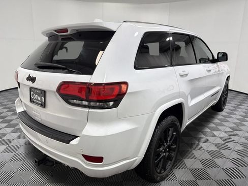 Used 2018 Jeep Grand Cherokee Altitude AWD/4WD image 6