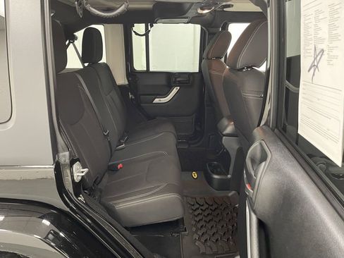 Used 2017 Jeep Wrangler Unlimited Sahara image 14