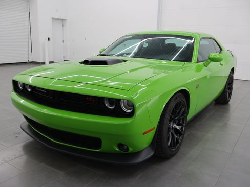 Used 2017 Dodge Challenger R/T Scat Pack w/ Dynamics Package RWD image 7