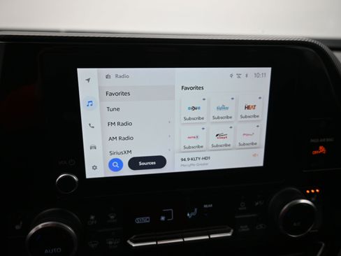 Used 2023 Toyota Highlander L image 11