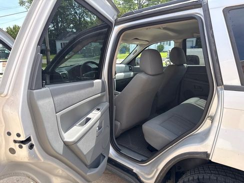 Used 2006 Jeep Grand Cherokee Laredo AWD/4WD image 12