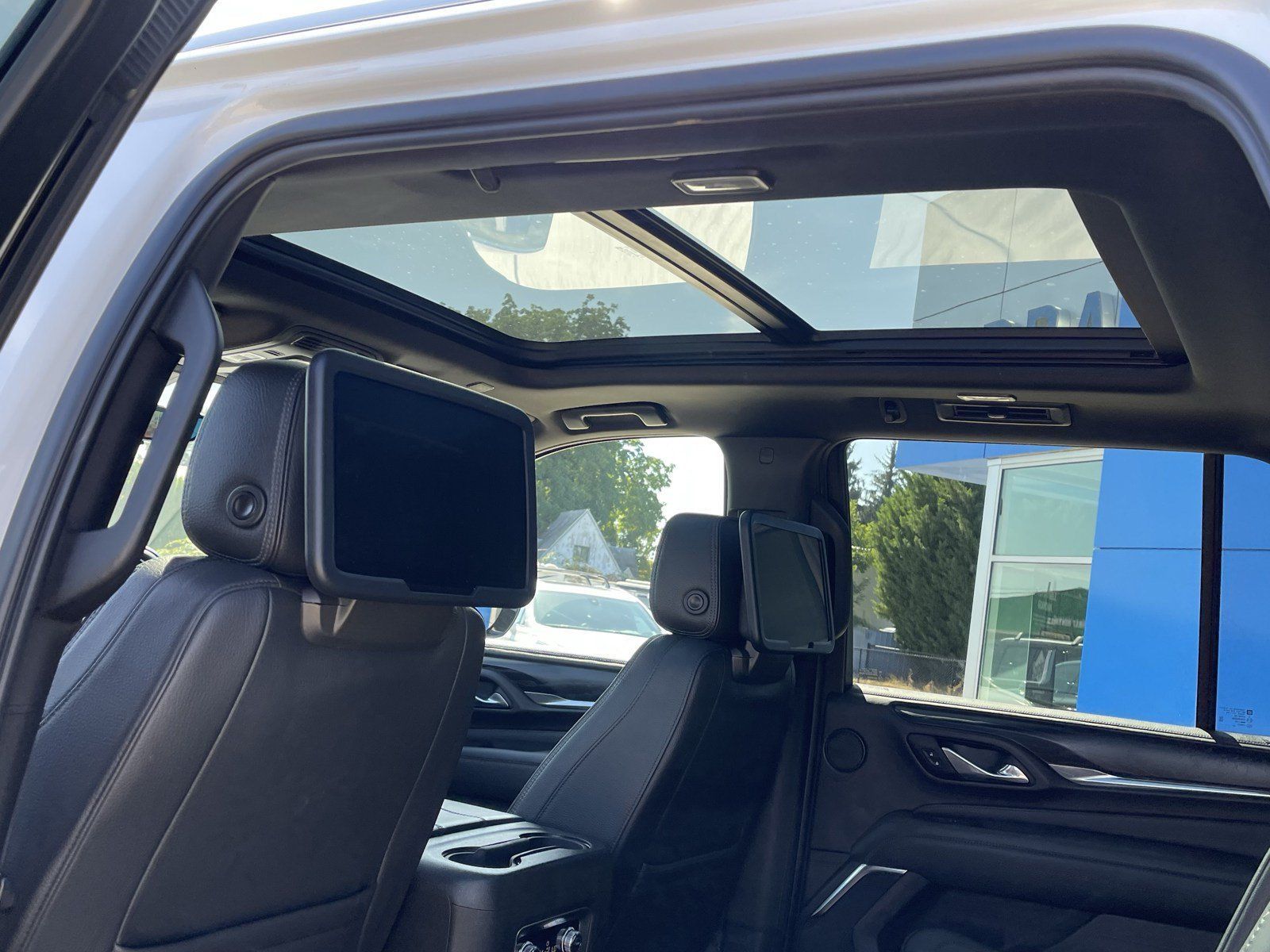 Used 2021 GMC Yukon Denali w/ Denali Premium Package AWD/4WD image 17